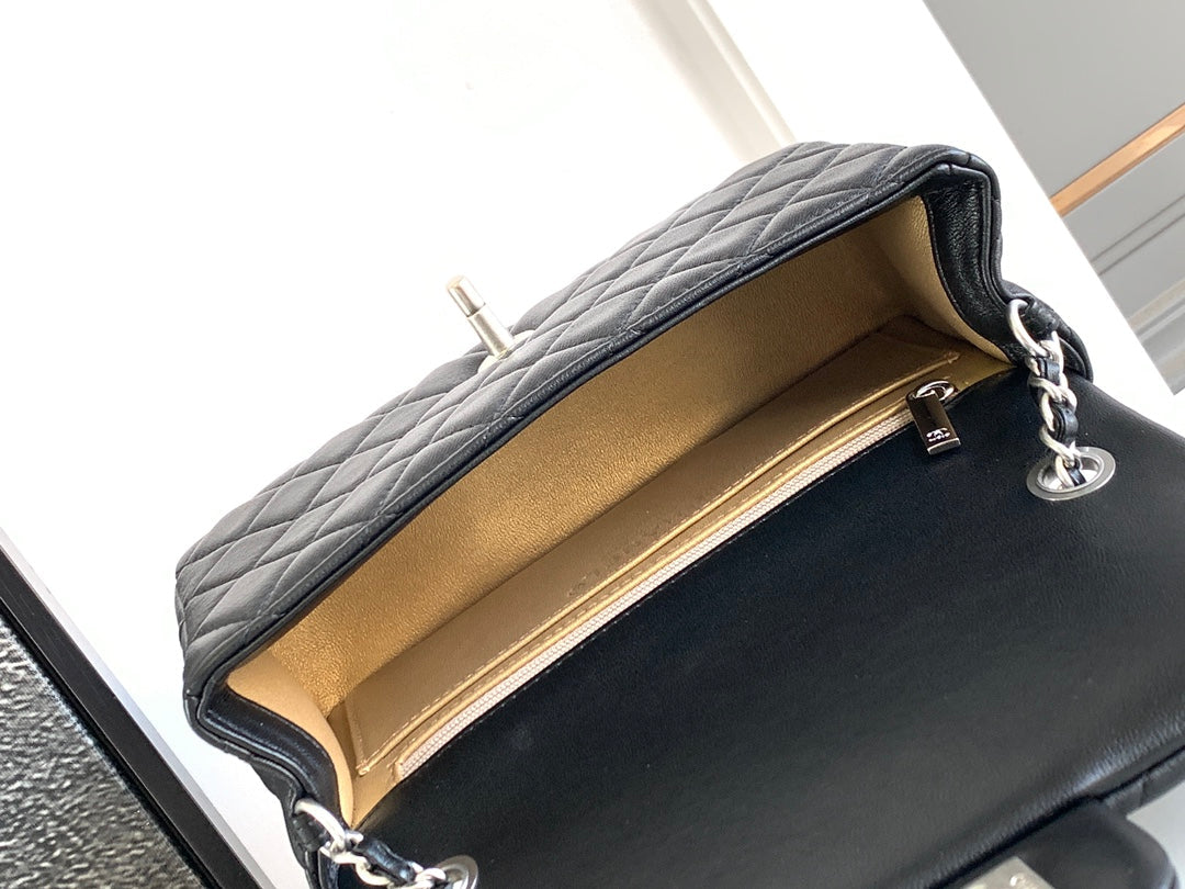 CC SMALL 20 FLAP BAG IN BLACK CALFSKIN