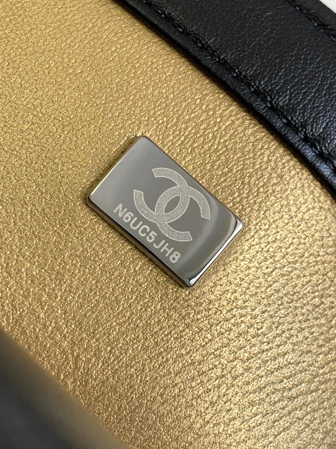 CC SMALL 20 FLAP BAG IN BLACK CALFSKIN