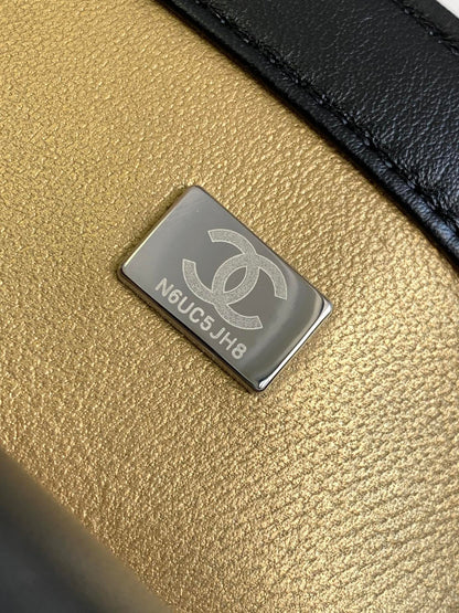 CC SMALL 20 FLAP BAG IN BLACK CALFSKIN