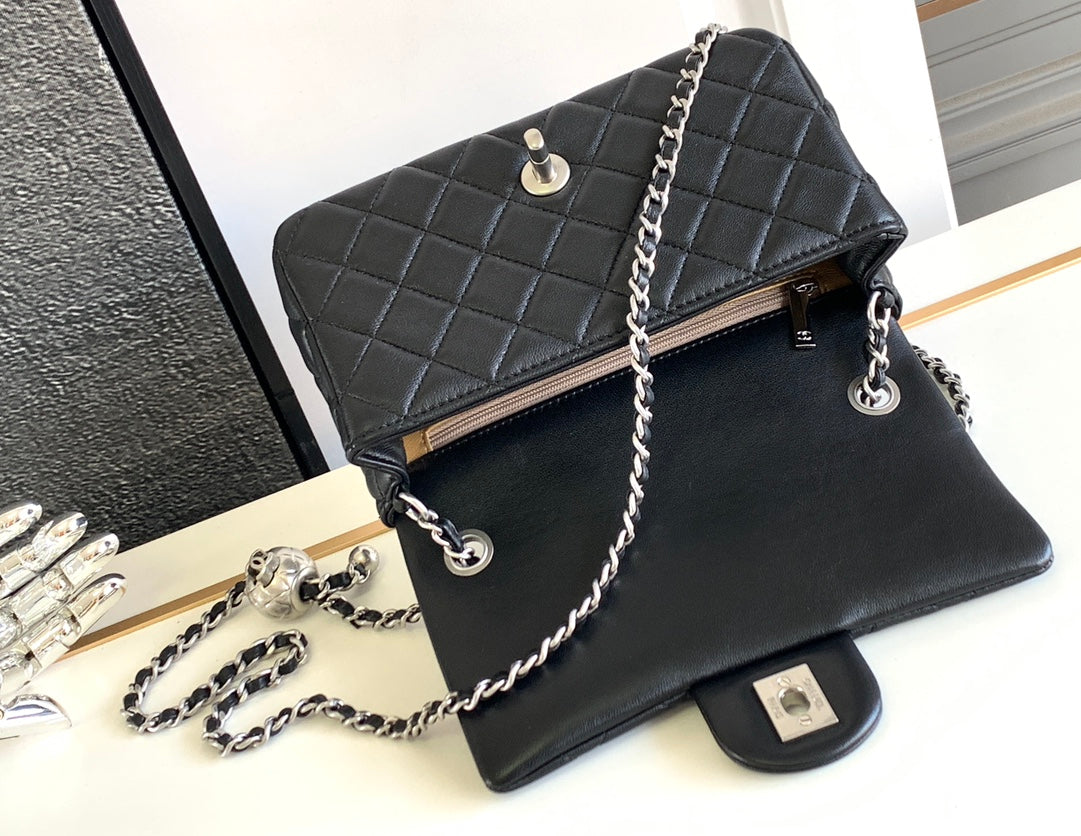 CC SMALL 20 FLAP BAG IN BLACK CALFSKIN