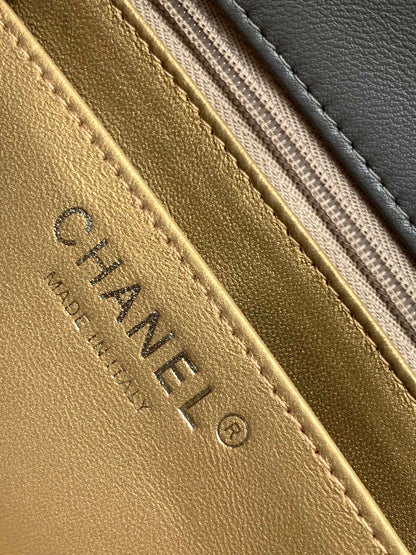 CC SMALL 17 FLAP BAG IN DARK GREY CALFSKIN