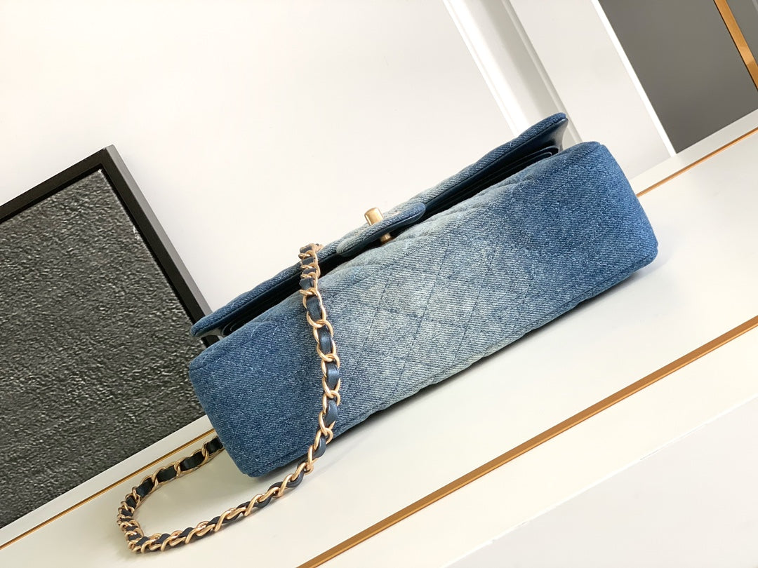 CC MEDIUM 25 CLASSIC BAG IN BLUE DENIM DIP