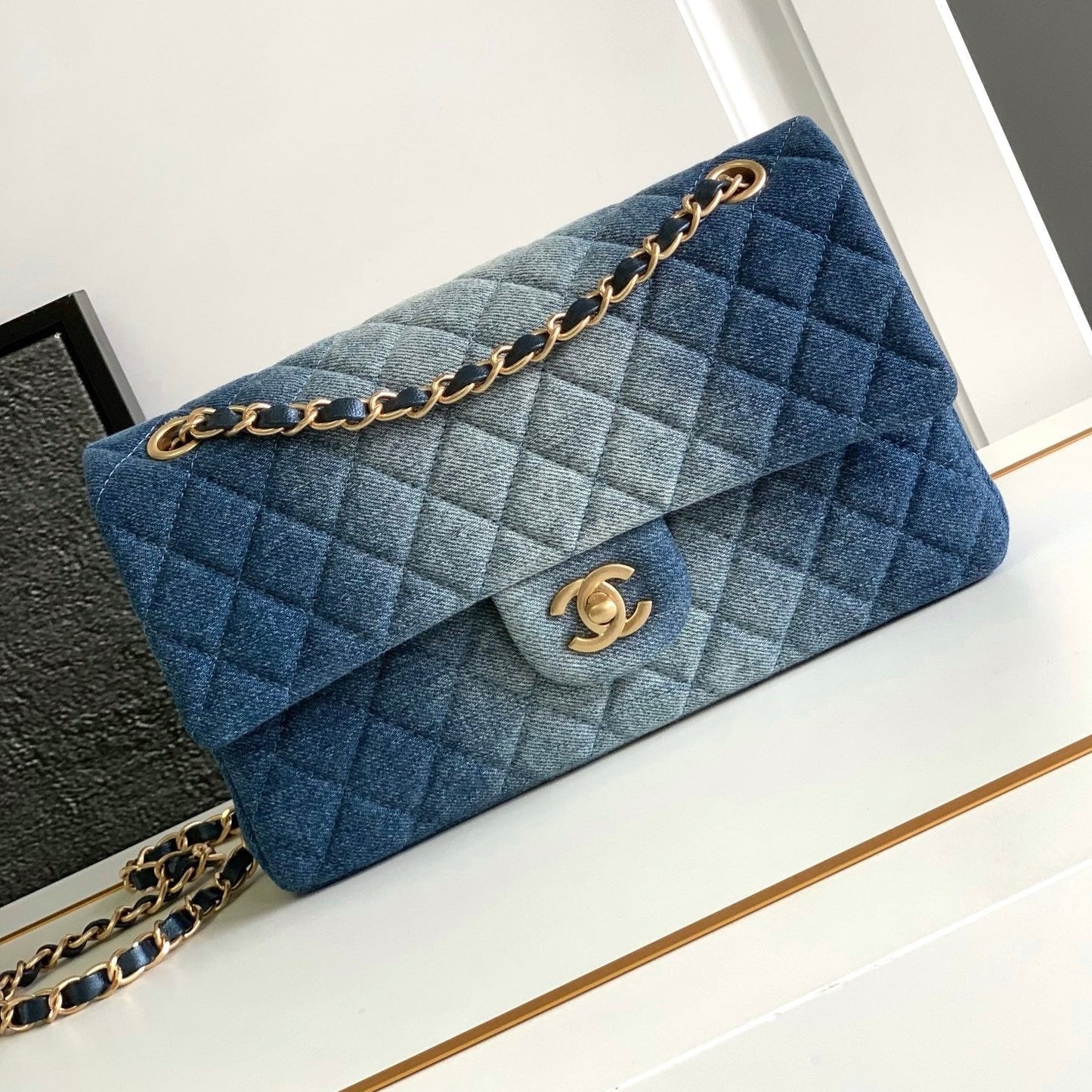 CC MEDIUM 25 CLASSIC BAG IN BLUE DENIM DIP