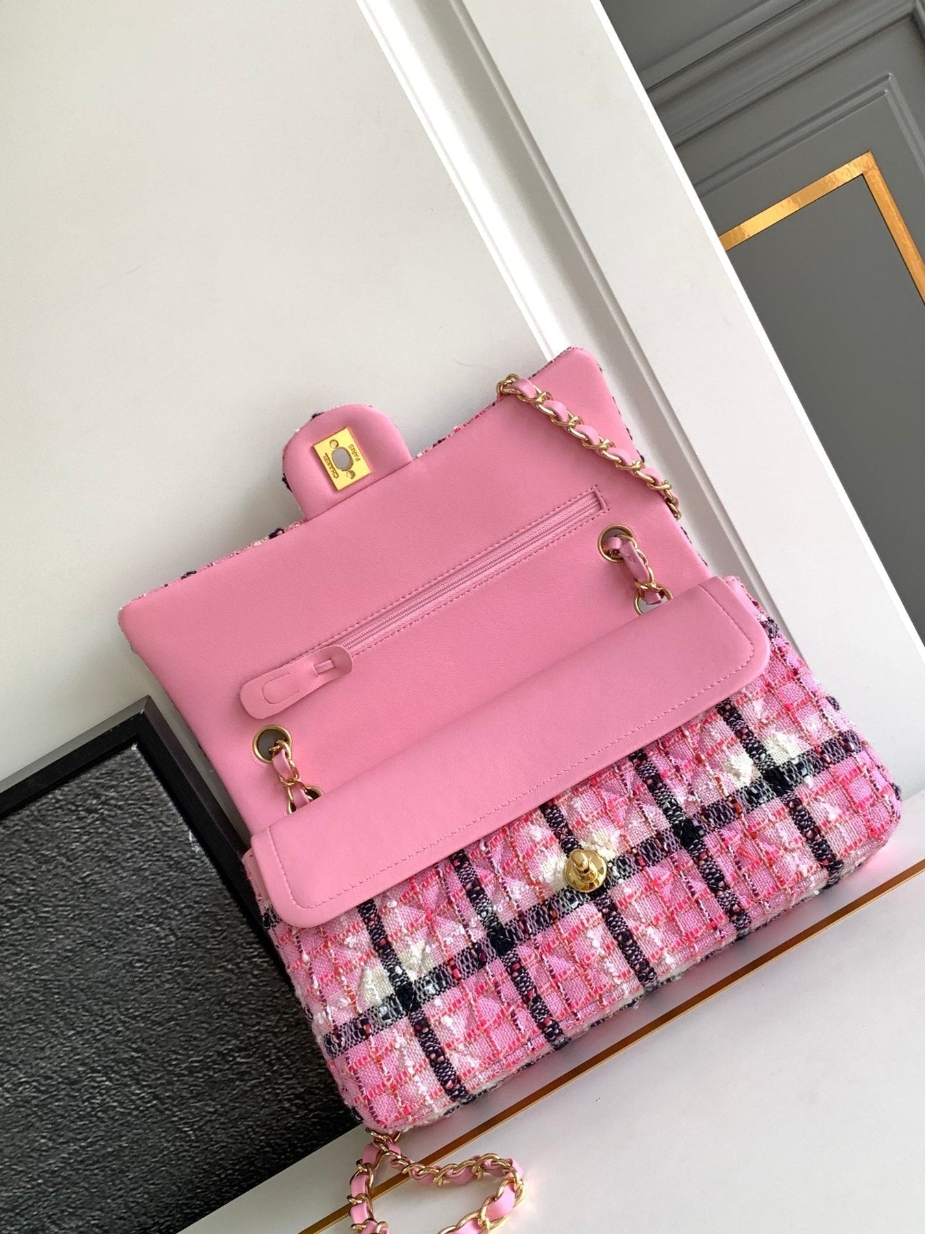 CC MEDIUM 25 CLASSIC BAG IN LIGHT PINK MIX BLACK WOOL TWEED