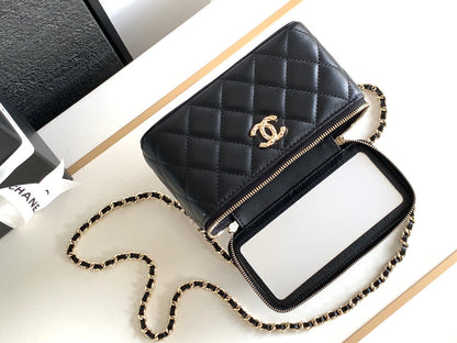 CC 17 CLUTCH WITH STRAP IN BLACK CALFSKIN