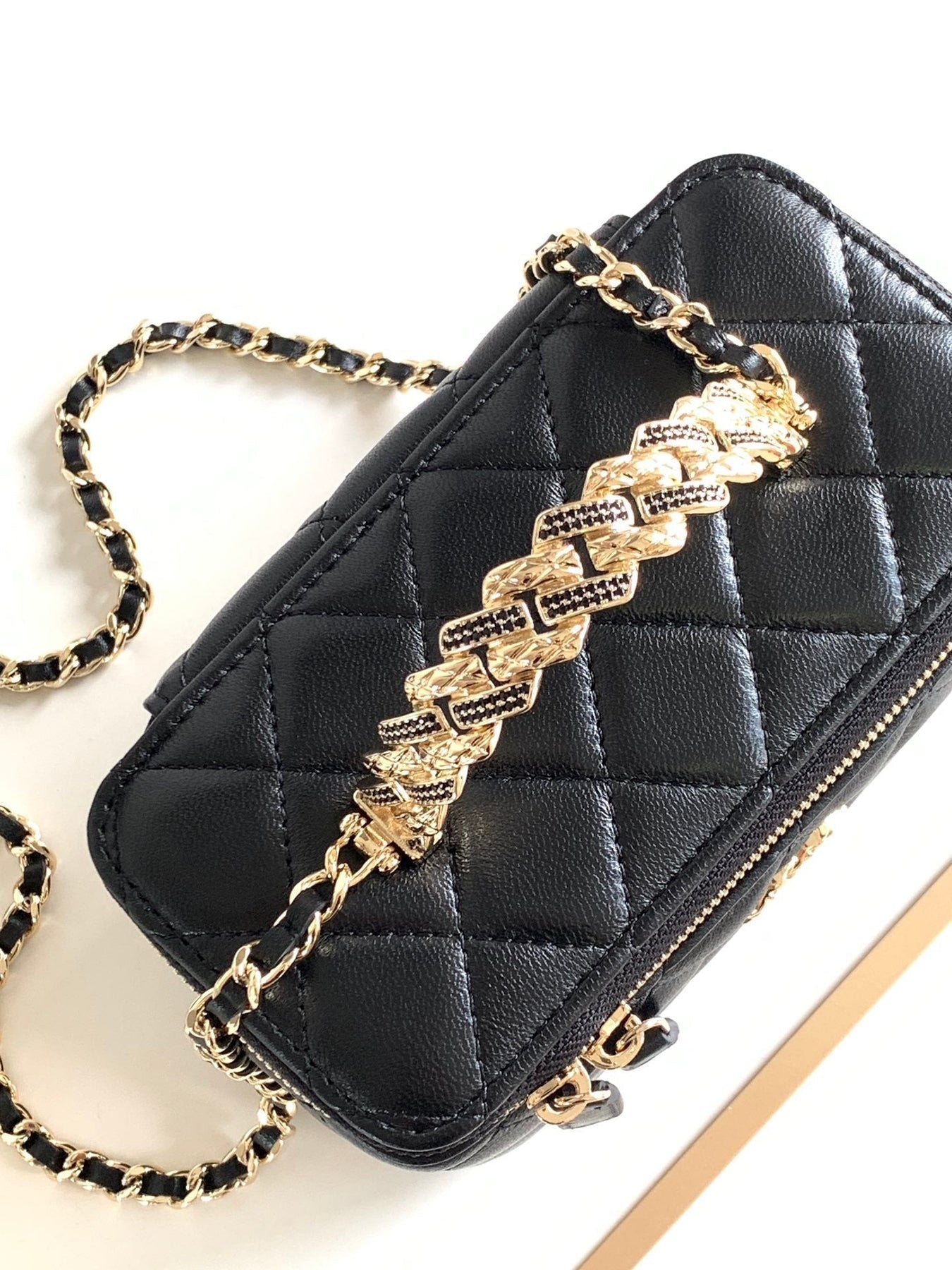 CC 17 CLUTCH WITH STRAP IN BLACK CALFSKIN