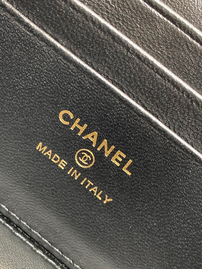 CC 17 CLUTCH WITH STRAP IN BLACK CALFSKIN