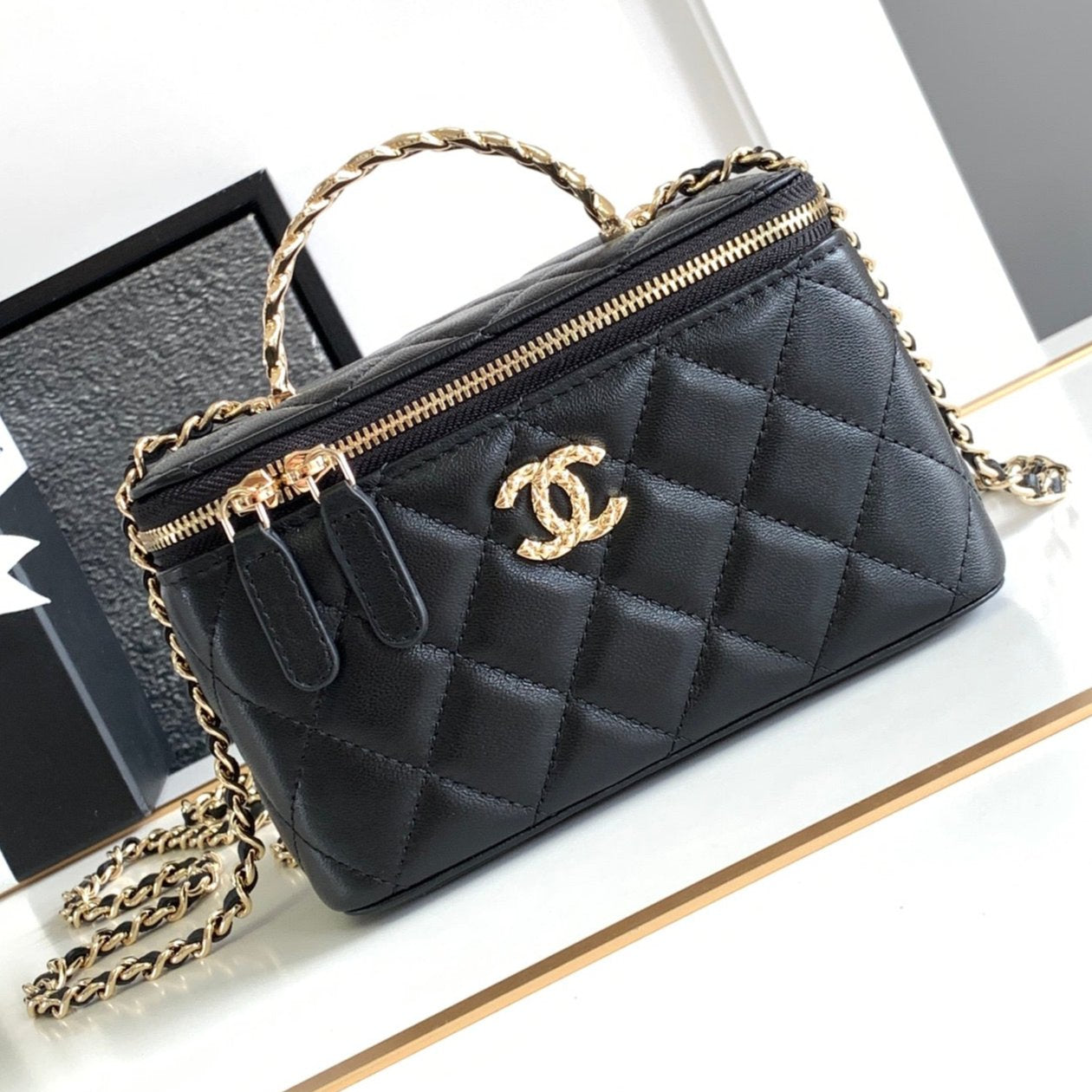 CC 17 CLUTCH WITH STRAP IN BLACK CALFSKIN