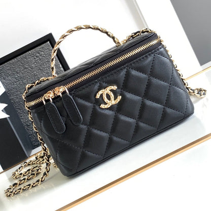 CC 17 CLUTCH WITH STRAP IN BLACK CALFSKIN