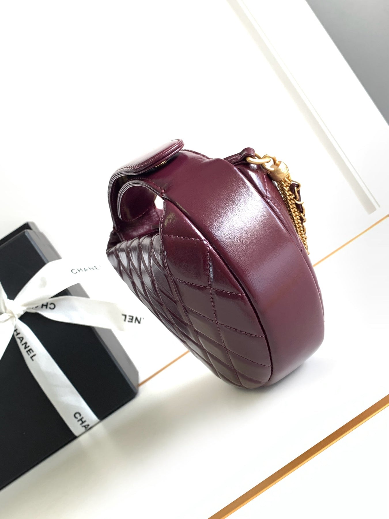 CC 16 MINI POUCH IN DARK RED WINE GRAINED CALFSKIN AND GOLD METAL