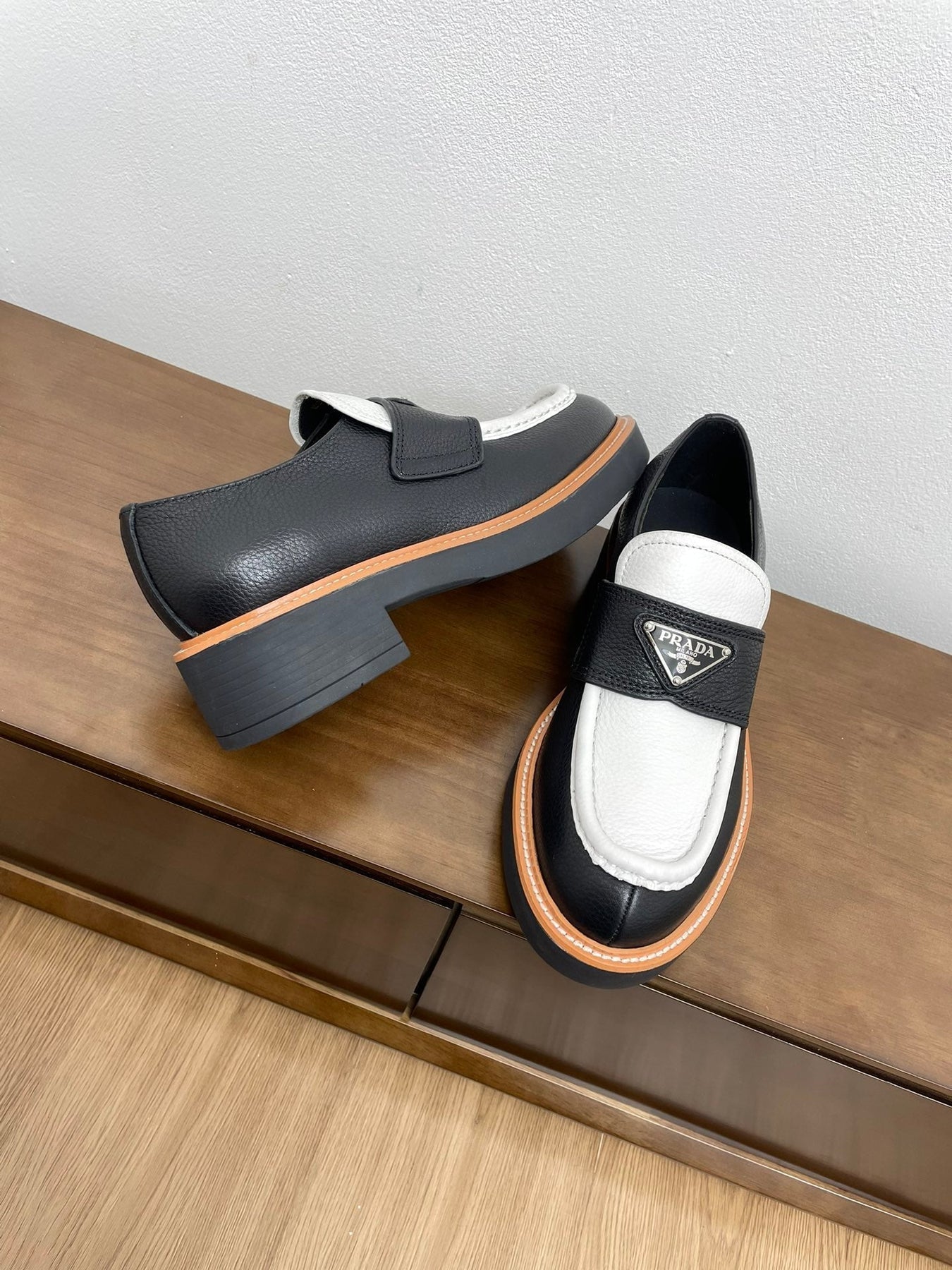 PRA CHOCOLATE LOAFERS BLACK AND WHITE CALFSKIN