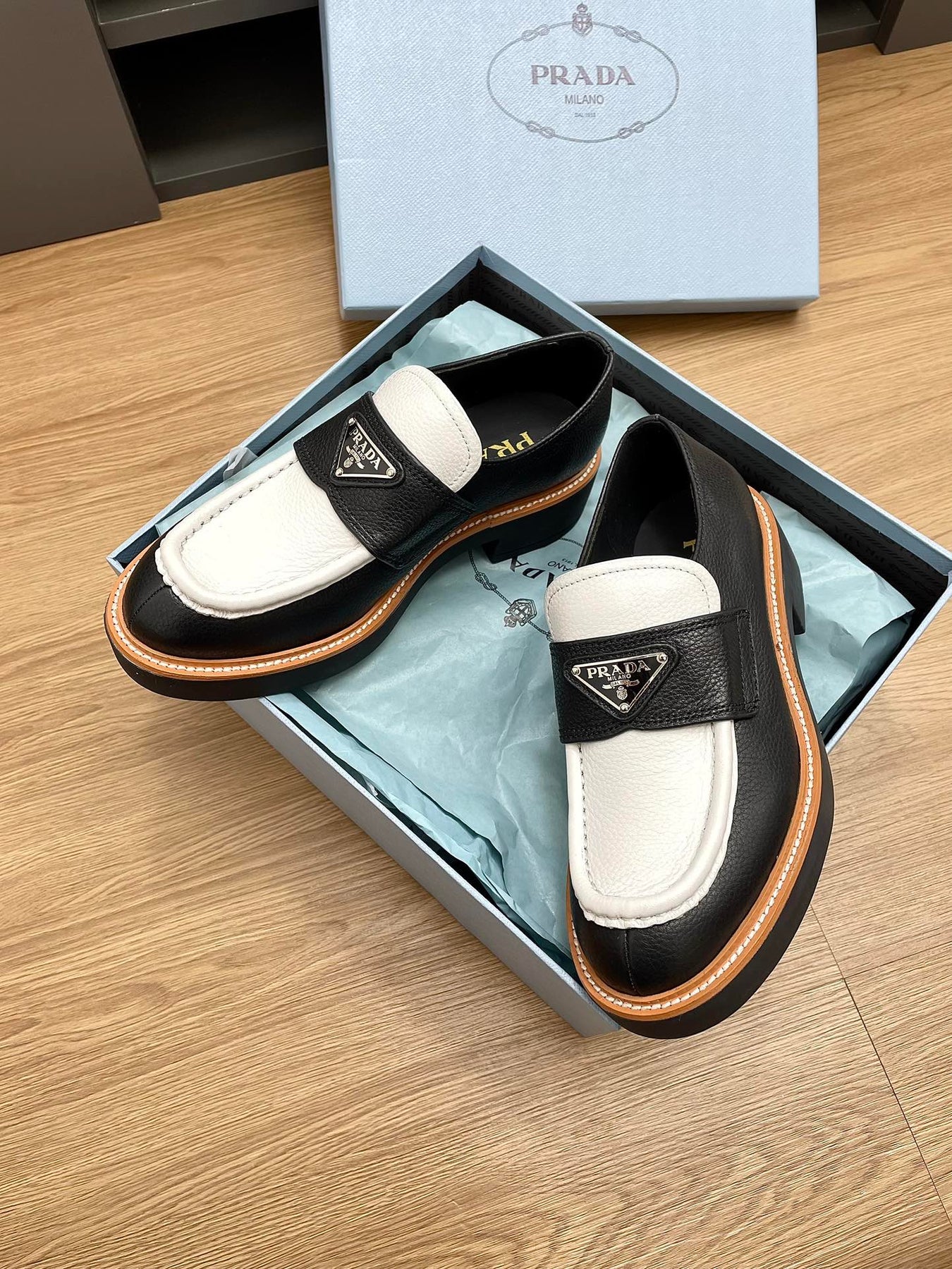 PRA CHOCOLATE LOAFERS BLACK AND WHITE CALFSKIN