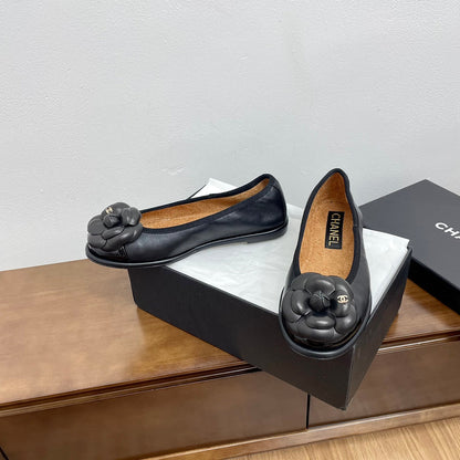 BALLET FLAT ROUND TOE IN BLACK SHEEPSKIN WITH FLOWER