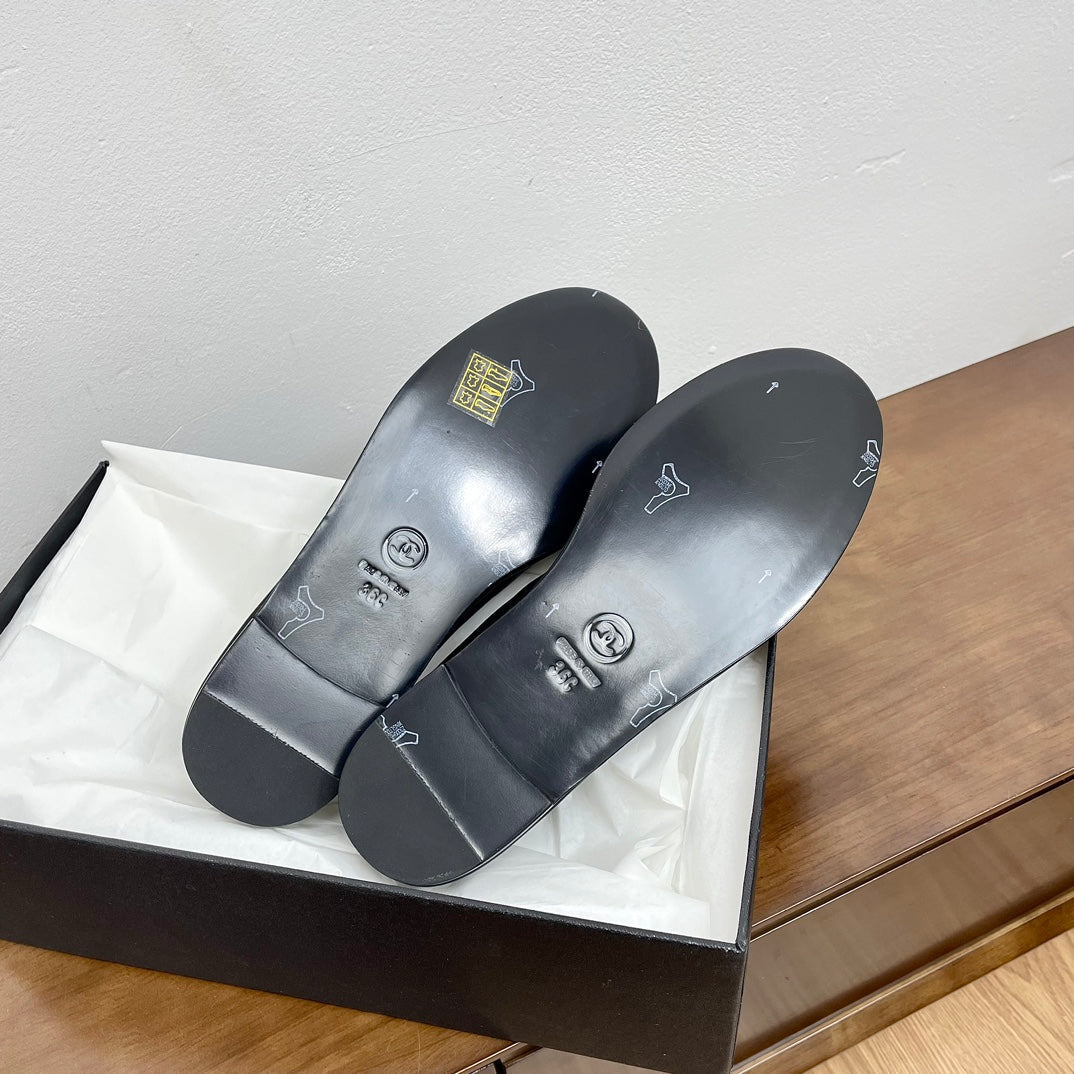 BALLET FLAT ROUND TOE IN BLACK SHEEPSKIN WITH FLOWER