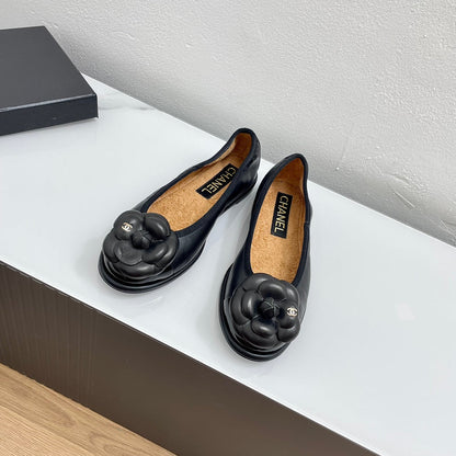 BALLET FLAT ROUND TOE IN BLACK SHEEPSKIN WITH FLOWER