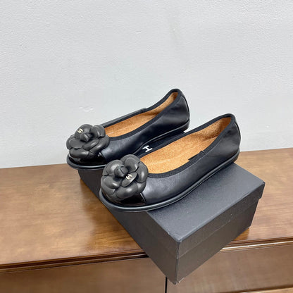 BALLET FLAT ROUND TOE IN BLACK SHEEPSKIN WITH FLOWER