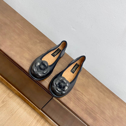 BALLET FLAT ROUND TOE IN BLACK SHEEPSKIN WITH FLOWER