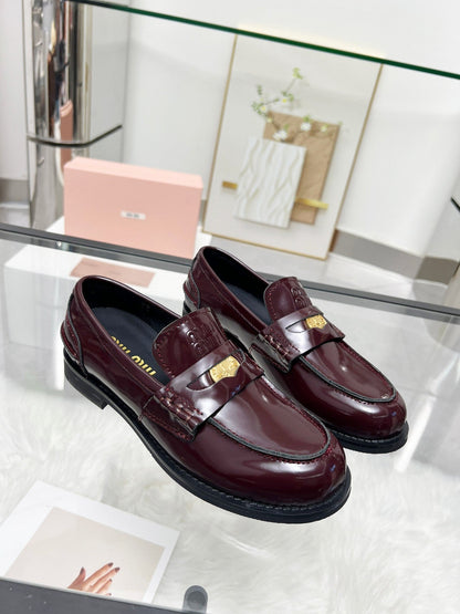 PENNY LOAFERS IN BURGUNDY RED GLOOSY CALFSKIN