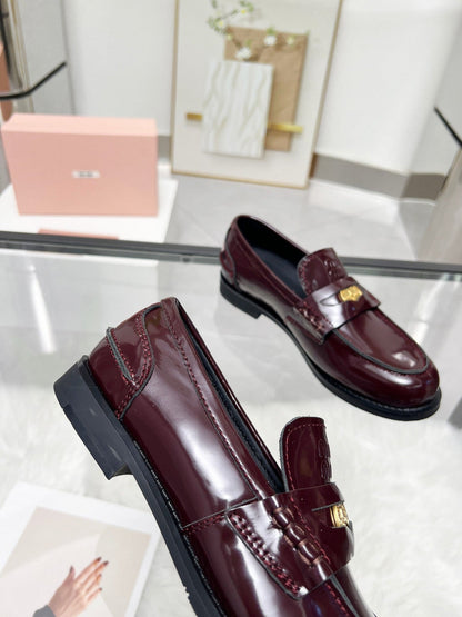 PENNY LOAFERS IN BURGUNDY RED GLOOSY CALFSKIN