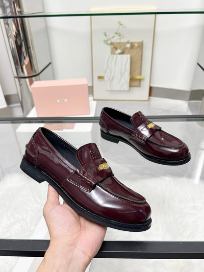 PENNY LOAFERS IN BURGUNDY RED GLOOSY CALFSKIN