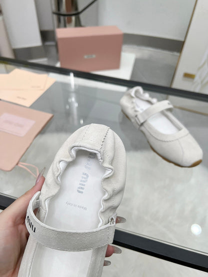 RUCHES NAPPA BALLERINAS IN OFF WHITE SUEDE