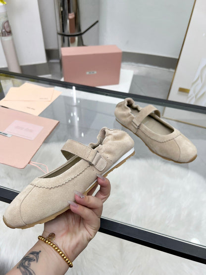 RUCHES NAPPA BALLERINAS IN BEIGE SUEDE