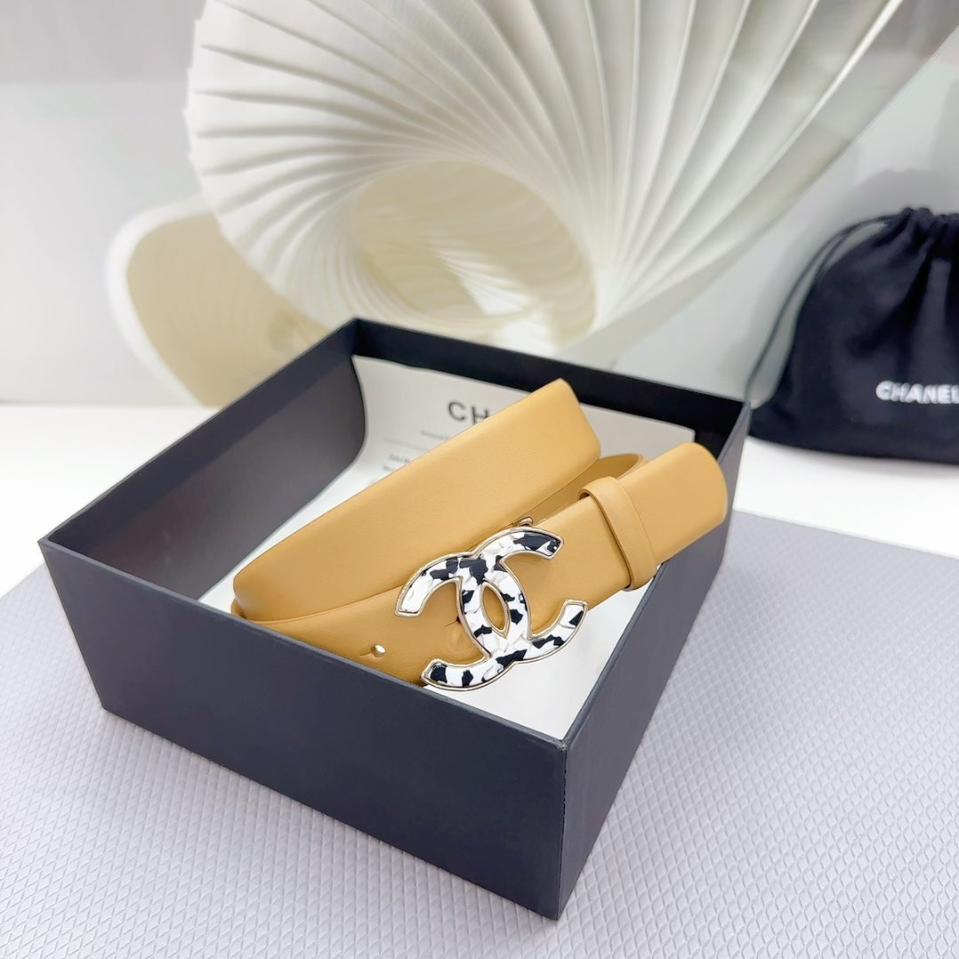 CC 30MM BELT IN GOLDENROD BROWN SHINNY CALFSKIN WHITE LOGO