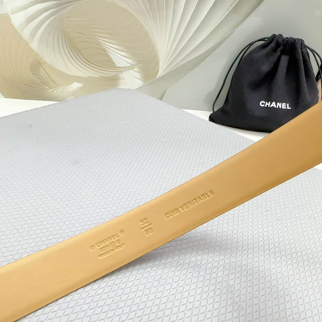 CC 30MM BELT IN GOLDENROD BROWN SHINNY CALFSKIN WHITE LOGO