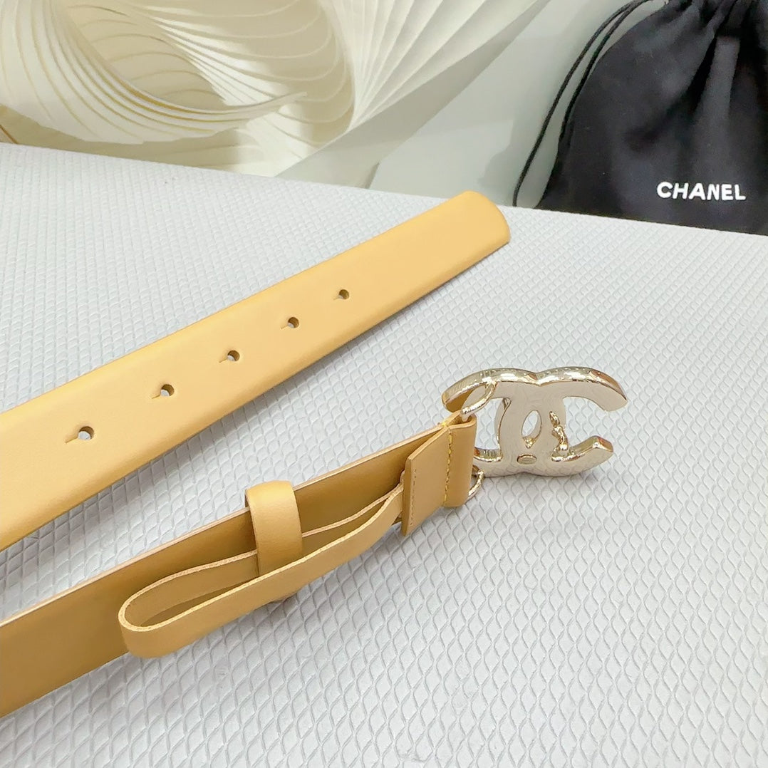 CC 30MM BELT IN GOLDENROD BROWN SHINNY CALFSKIN WHITE LOGO