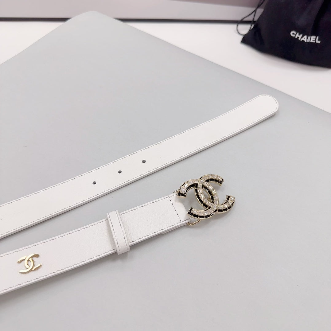 CC 30MM BELT IN WHITE SMOOTH CALFSKIN METAL LOGO GOLD HARDWARE
