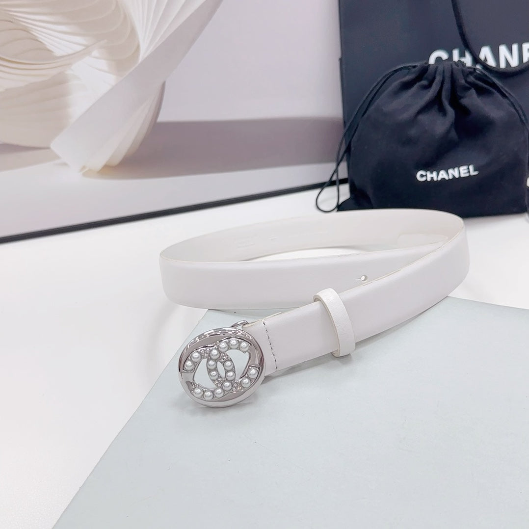 CC 30MM BELT IN WHITE CALFSKIN SILVER HARDWARE ATTACH PEARLS