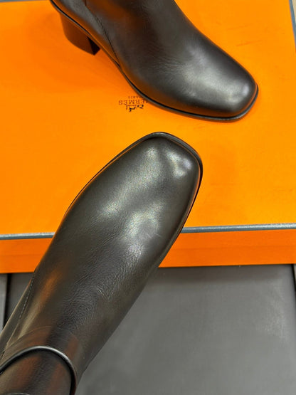 JILL 60 ANKLE BOOT IN BLACK CALFSKIN