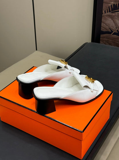 ISLE SANDAL IN WHITE CALFSKIN