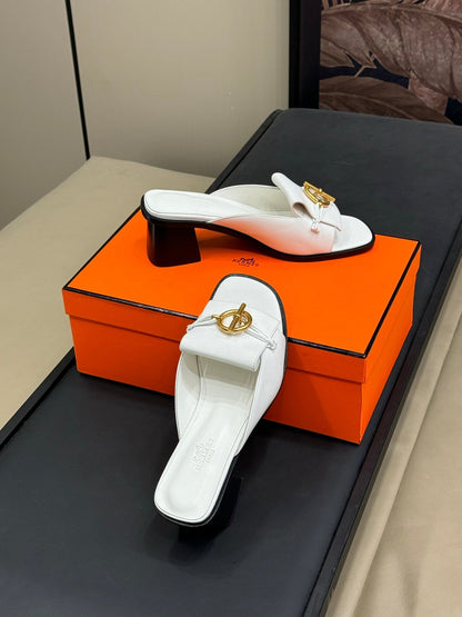 ISLE SANDAL IN WHITE CALFSKIN