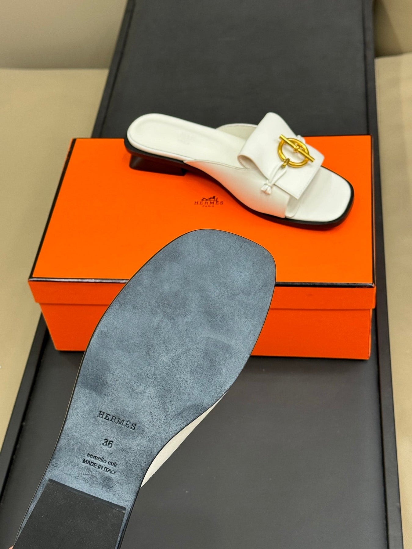 ISLE SANDAL IN WHITE CALFSKIN