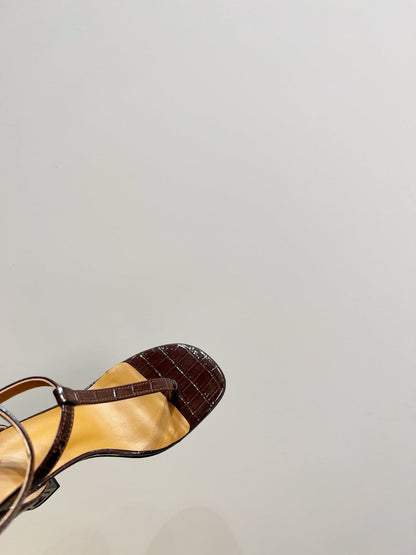 FENDI HIGH-HEELED 10 CM IN CHESTNUT BROWN GLOSSY LAMBSKIN WITH GOLD HARDWARE
