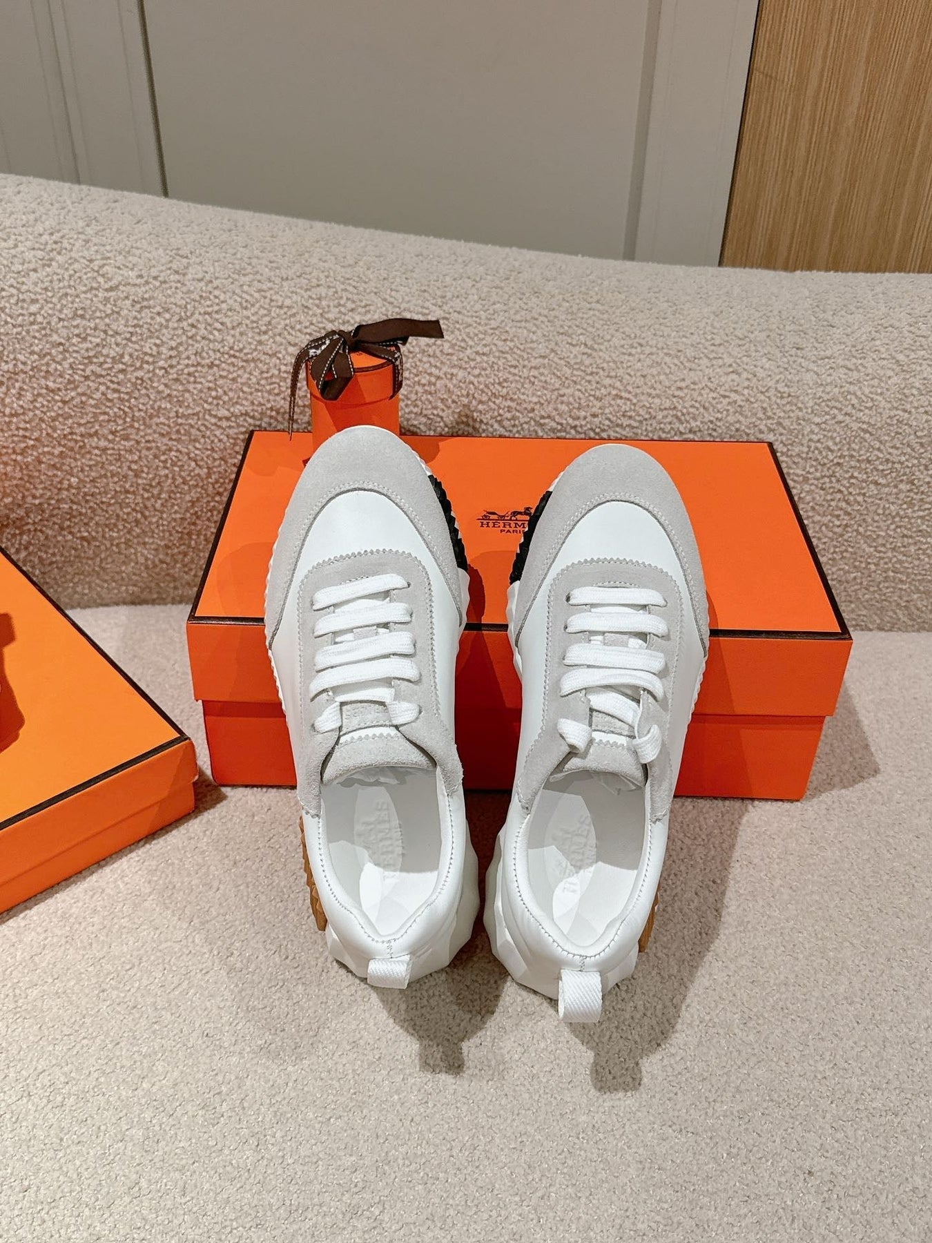 MAINLAND SNEAKER IN PALE GRAY SUEDE AND WHITE CALFSKIN 959308