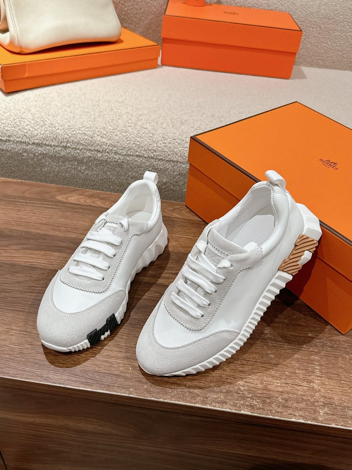 MAINLAND SNEAKER IN PALE GRAY SUEDE AND WHITE CALFSKIN 959308