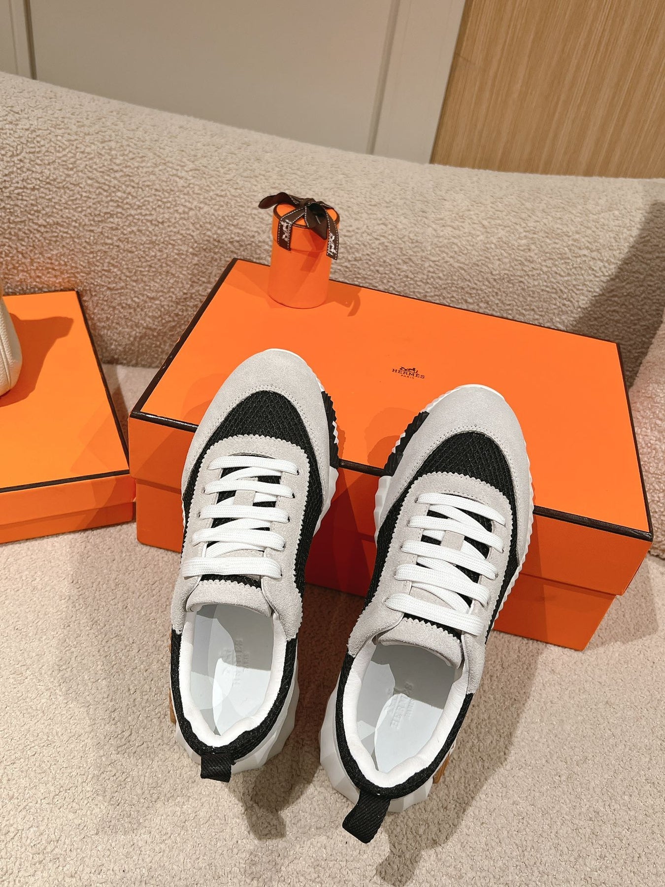 MAINLAND SNEAKER IN PALE GRAY SUEDE AND BLACK BREATHABLE MESH FABRIC