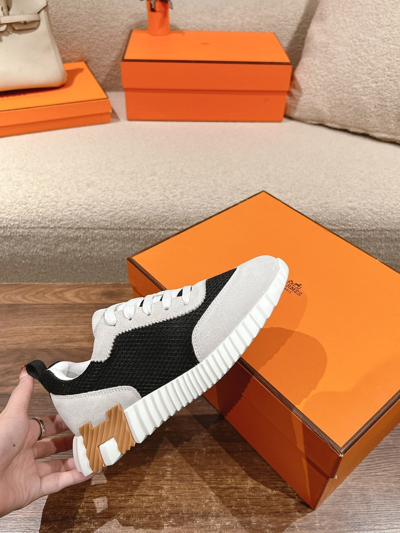 MAINLAND SNEAKER IN PALE GRAY SUEDE AND BLACK BREATHABLE MESH FABRIC