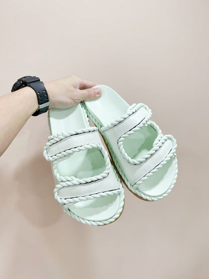 REFINED DAD SANDAL IN PISTACHIO GREEN LAMBSKIN MULE