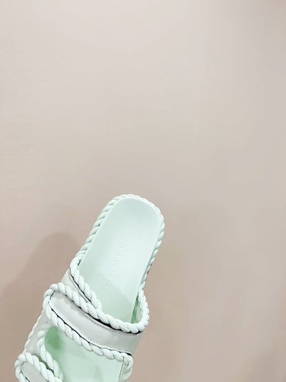 REFINED DAD SANDAL IN PISTACHIO GREEN LAMBSKIN MULE