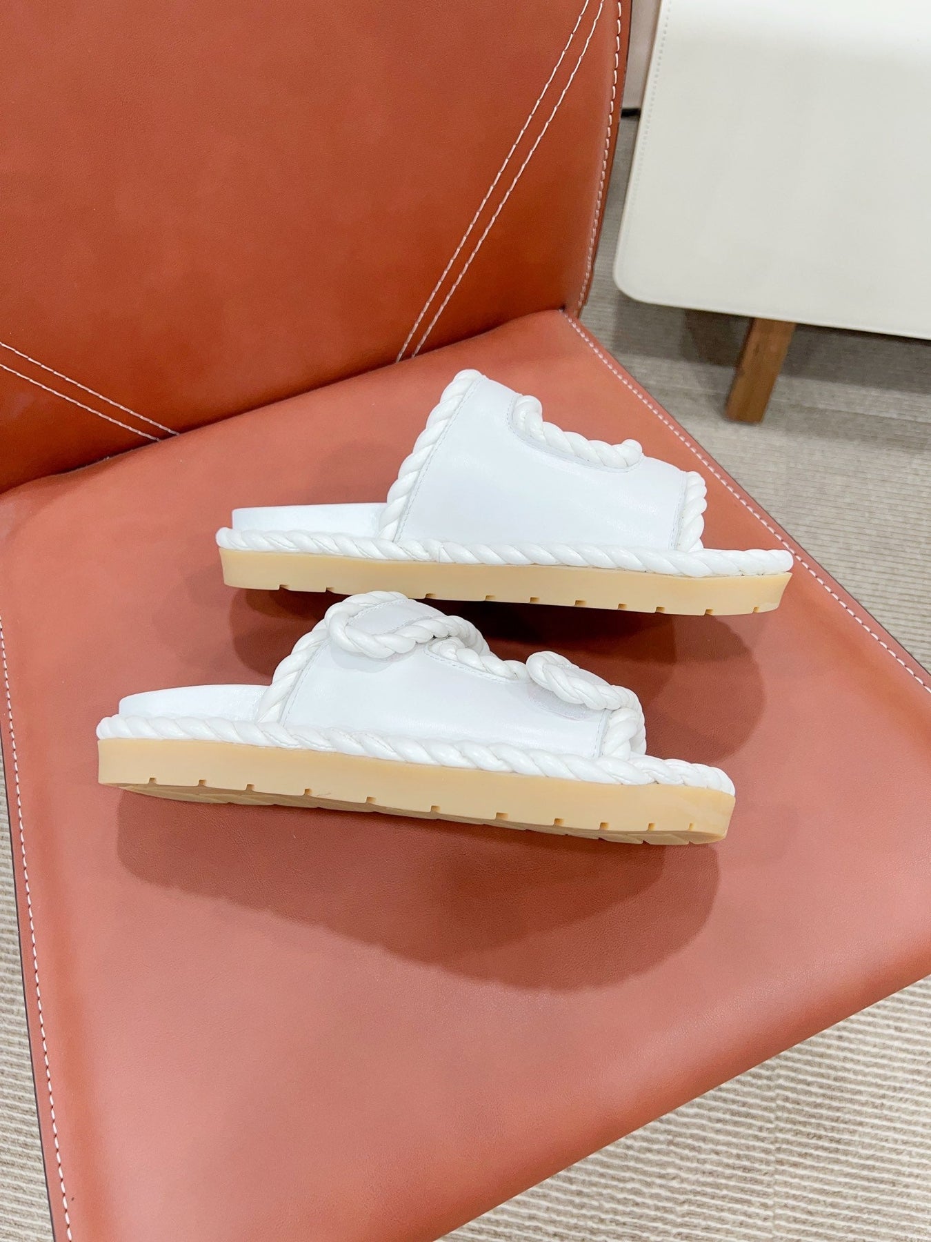 REFINED DAD SANDAL IN WHITE LAMBSKIN MULE