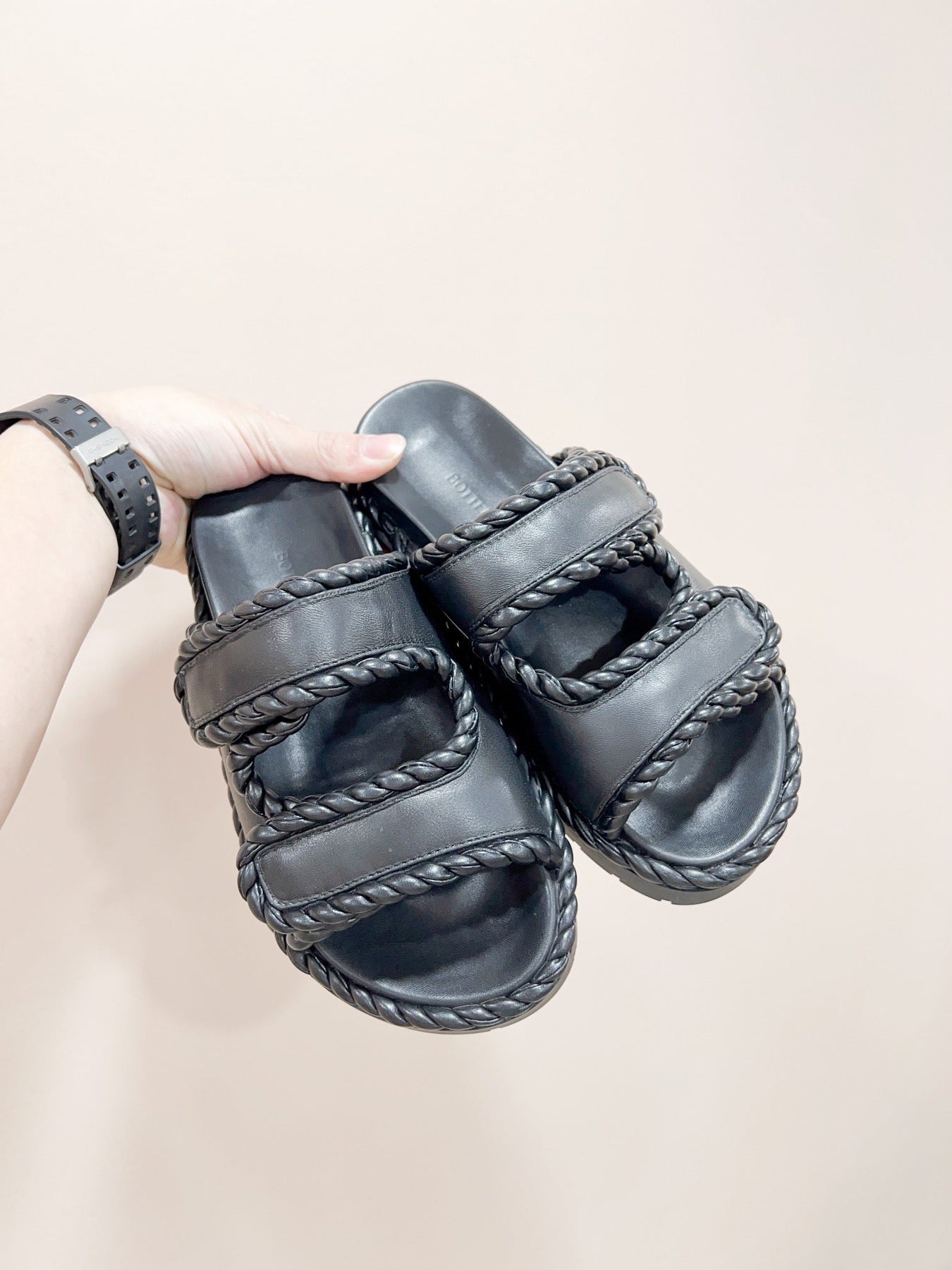 REFINED DAD SANDAL IN BLACK LAMBSKIN MULE