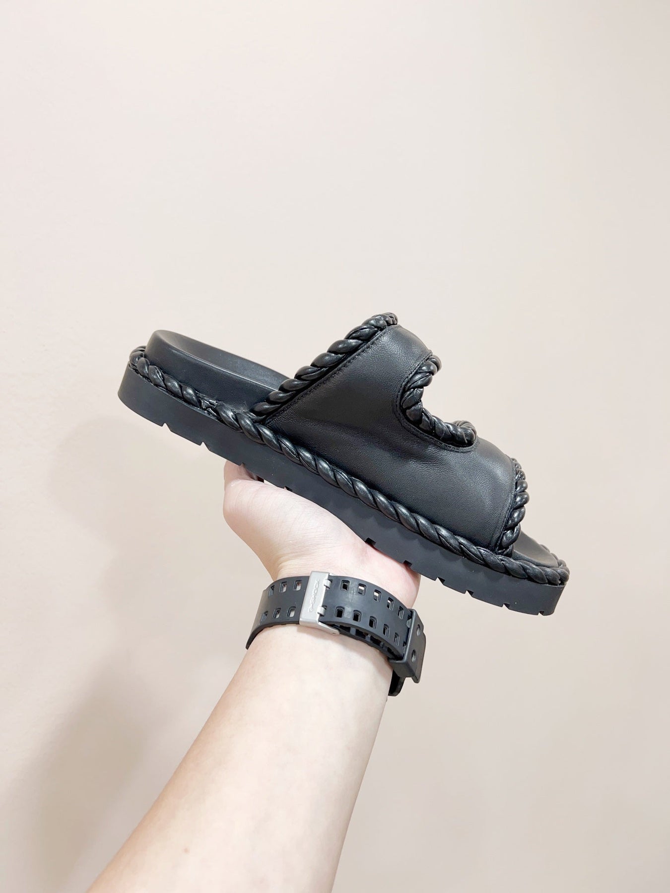REFINED DAD SANDAL IN BLACK LAMBSKIN MULE