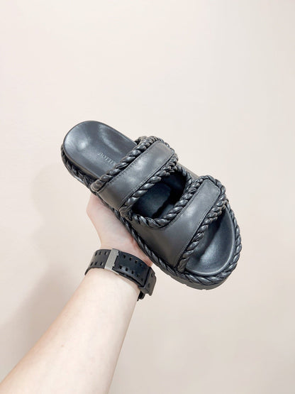 REFINED DAD SANDAL IN BLACK LAMBSKIN MULE