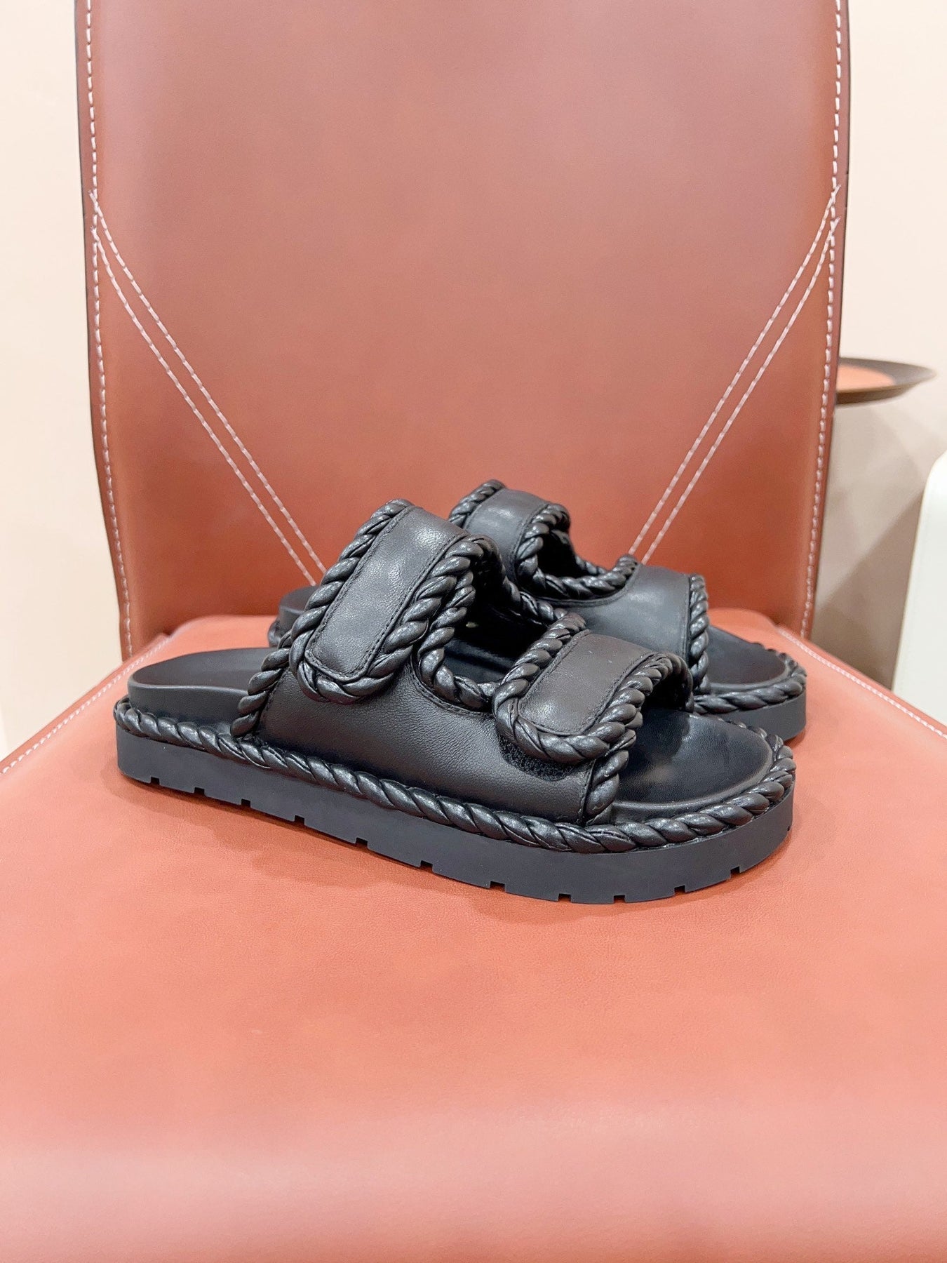 REFINED DAD SANDAL IN BLACK LAMBSKIN MULE