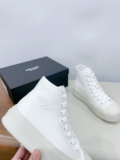 HIGH-TOP SEANKERS IN WHITE CANVAS