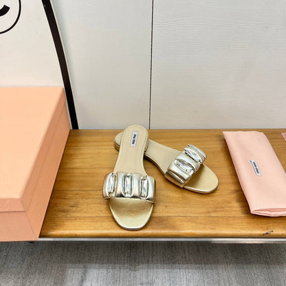 FLAT SLIDE IN LIGHT GOLD CALFSKIN