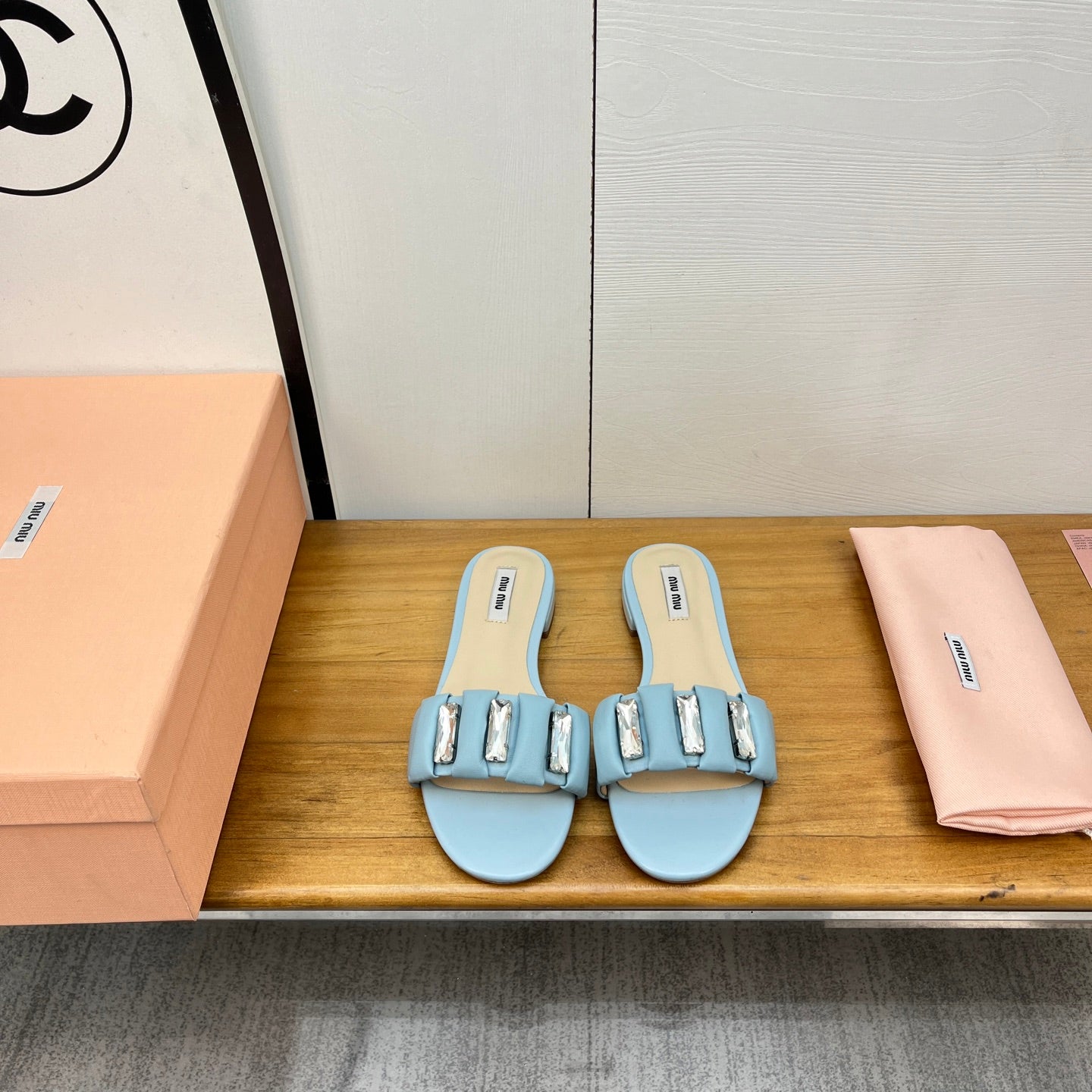 FLAT SLIDE IN LIGHT BLUE CALFSKIN